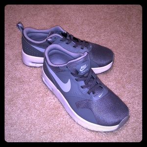 Girls perfect Nike tennis shoes